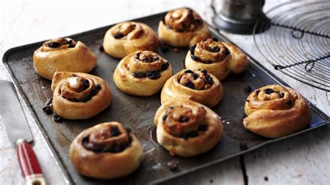 Chelsea buns recipe - BBC Food