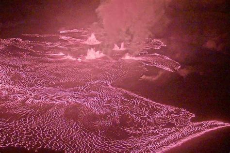 Watch live: Hawaii’s Kilauea volcano erupts as webcam…