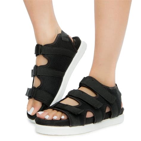 WOMEN'S KIKI-26 3 VELCRO STRAP SPORT SANDALS