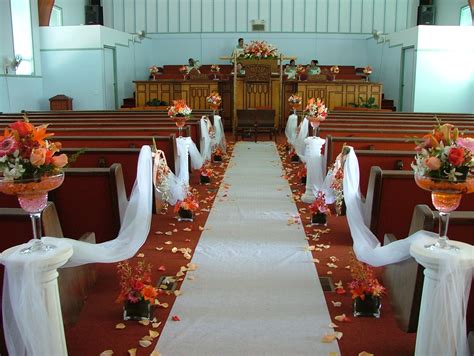 File:Wedding aisle decorated1.jpg - Wikimedia Commons