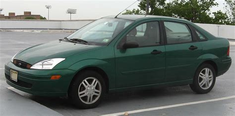 File:2000-2004 Ford Focus SE.jpg - Wikimedia Commons