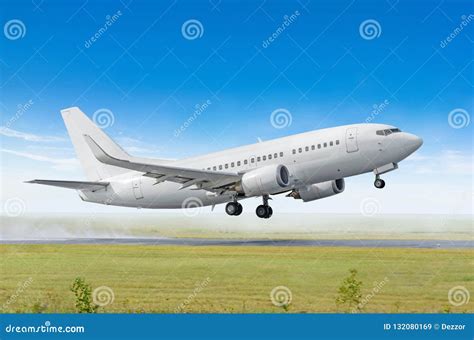 Airplane Taking Off from the Airport, Side View. Stock Image - Image of boeing, aviation: 132080169