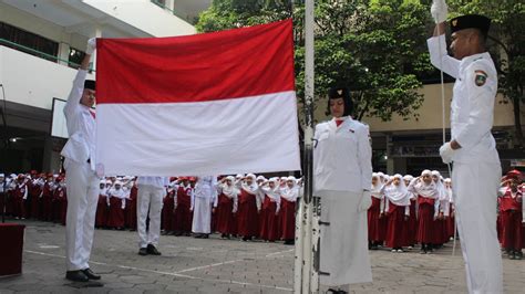 Tumbuhkan Nilai-nilai Karakter Siswa Lewat Upacara Bendera | Muhammadiyah Jateng