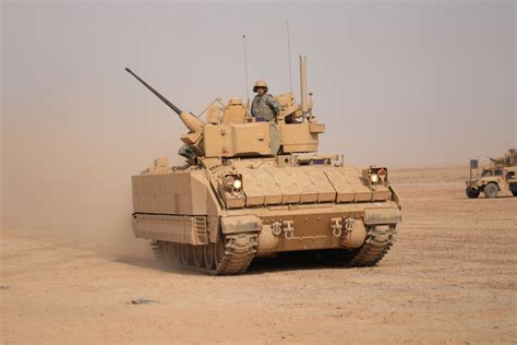 M2/M3 Bradley Fighting Vehicle | Military.com