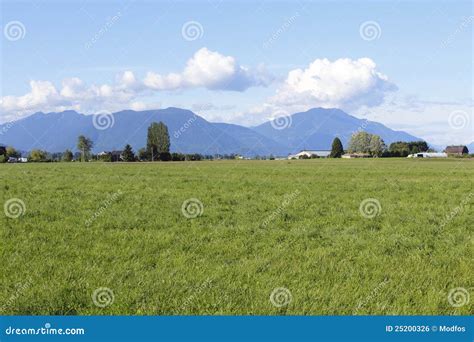 Canadian Rural Farm Acreage Royalty Free Stock Image - Image: 25200326