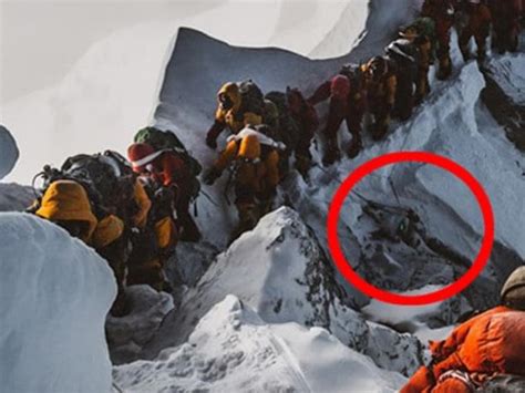 Mt Everest deaths: More climbers’ bodies found in Nepal | Geelong ...