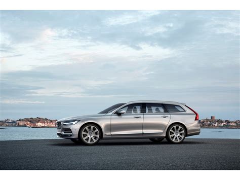 2023 Volvo V90 Pictures: | U.S. News