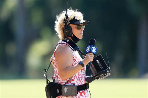 CBS golf broadcaster Dottie Pepper nearly struck by ball: video