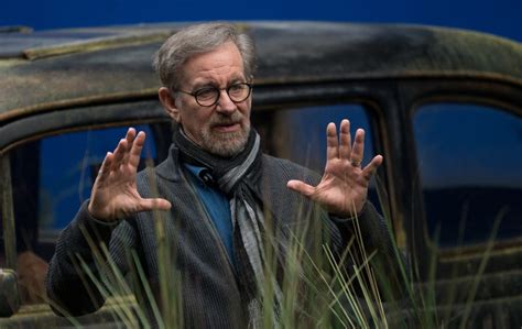 Photos: Steven Spielberg Returns to Fantasy Fare with ‘The BFG’ - Front Row Features