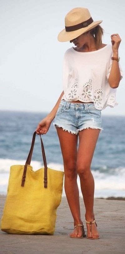 25 Summer Beach Outfits 2021 – Beach Outfit Ideas for Women | Styles Weekly