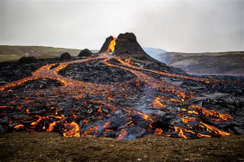 Why Does Iceland's Fagradalsfjall Volcano Look Like a School Science ...