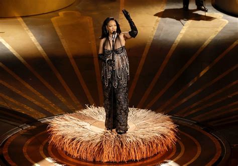 Rihanna Offers Inspiring Performance Of 'Black Panther: Wakanda Forever' Song "Lift Me Up" At ...