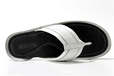 Kenneth Cole Men's Flip Flops Out-Shine 2D White Sandals RM791592D