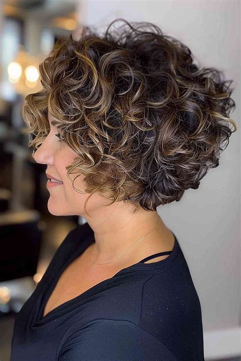 17 Stacked, Short Curly Bob Haircuts to Enhance Your Natural Curls