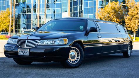 Lincoln Stretch Limousine | AE Worldwide Limousine