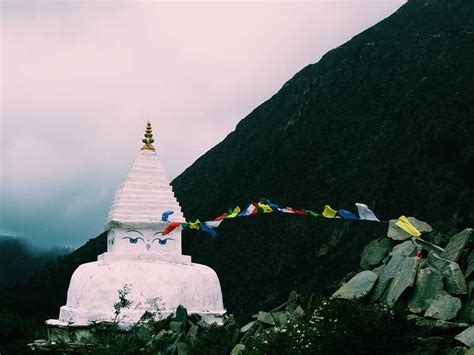 Stupa in Nepal | Tale of 2 Backpackers