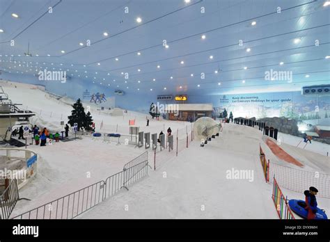 Indoor Ski Dubai resort in the Mall of Emirates, Dubai, United Arab Stock Photo: 68805201 - Alamy