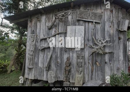 Philippines Ifugao Wood Carving Stock Photo - Alamy