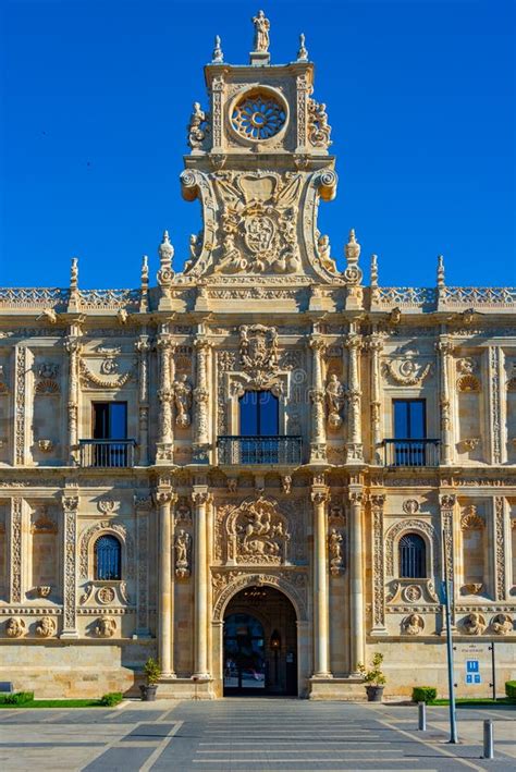 Parador De Leon Building in Spanish Town Leon Stock Photo - Image of ...