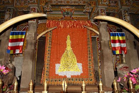 Sri Lanka - Temple of The Tooth Relic 05