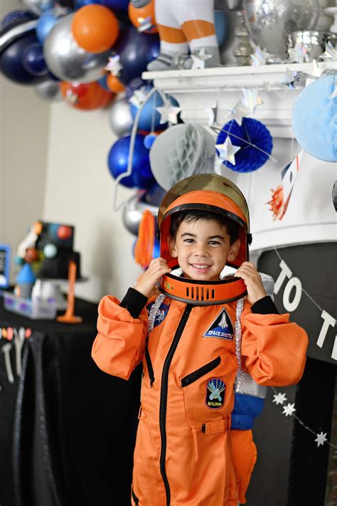 Throw a Space Themed Birthday Party that's Out of This World - Project ...