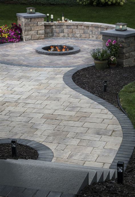 Mega-Lafitt with Holland Soldier Course Border - Outdoor Living by Belgard | Patio pavers design ...