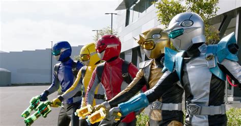 My Shiny Toy Robots: Series REVIEW: Power Rangers Beast Morphers