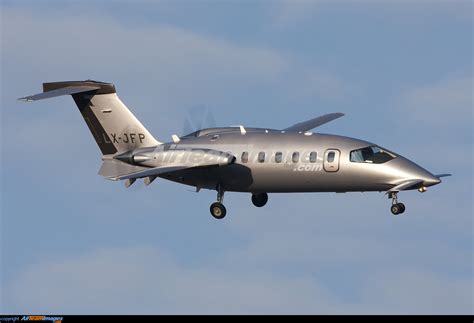 Piaggio P-180 Avanti II - Large Preview - AirTeamImages.com