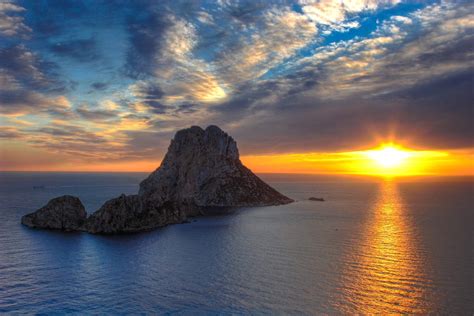 Imagen de http://esclavomoderno.com/wp-content/uploads/2014/11/Es-Vedra ...