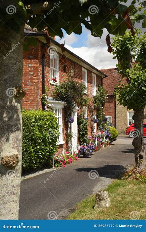 English Home on the Village Green. Editorial Stock Image - Image of flowers, baskets: 56985779