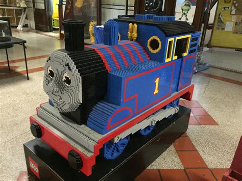 GIANT Thomas the Tank Engine LEGO Train Sculpture | Thomas the tank engine, Lego train, Thomas ...