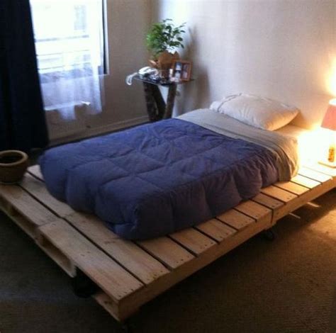 20+ Really Fascinating DIY Pallet Bed Designs That Everyone Should Try Any Where - Pallets Platform