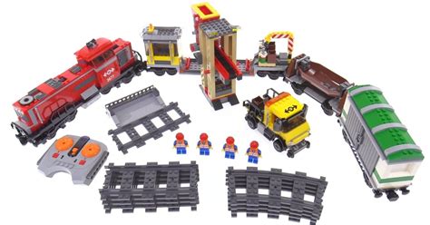 LEGO City Red Cargo Train 3677 reviewed!