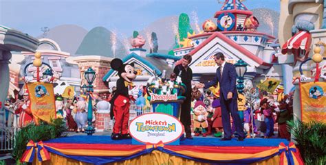 Mickey's Toontown Opens at Disneyland - D23