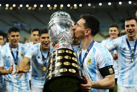 Football fans react as Lionel Messi wins his first international trophy with Argentina ...