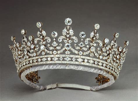 Tiara Ratu Elizabeth II: The Girls of Great Britain and Ireland Tiara