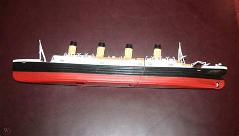 R.M.S Titanic Break-away Toy Boat Submersible Model Ship, 16.5", No ...