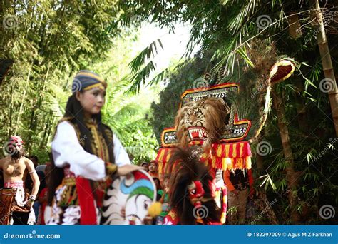 Reog Ponorogo a Traditional Dance from Indonesia Editorial Stock Image ...