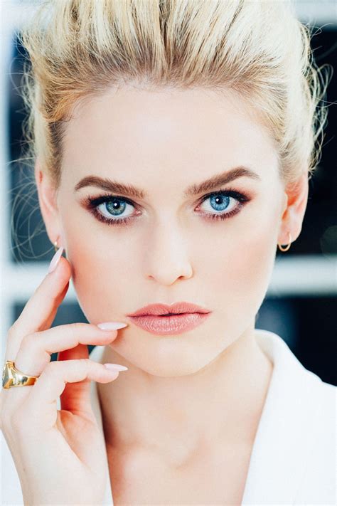 Alice Eve Eyes Different Colors