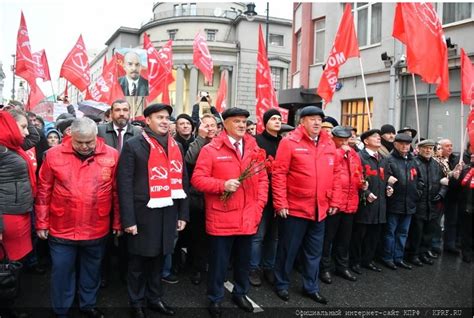 In Defense of Communism: Russia: Communists paid tribute to the 102nd anniversary of the October ...