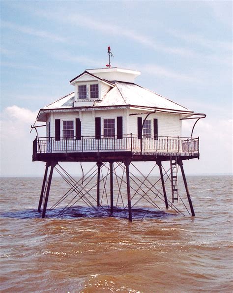 Mobile Bay (Middle Bay) Lighthouse, Alabama at Lighthousefriends.com