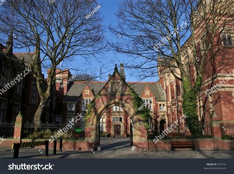 Campus Of University Of Leeds, Uk Stock Photo 975716 : Shutterstock