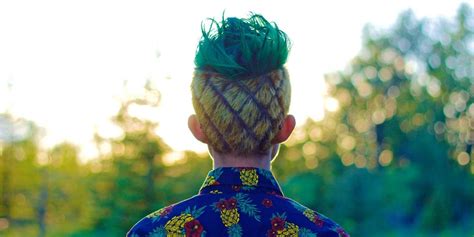 This Guy's Pineapple Hair Just Broke The Internet | Men's Fashion & Grooming | Pineapple haircut ...