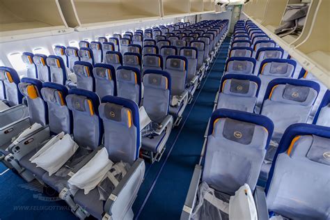 Inside the Lufthansa Boeing 747-8i