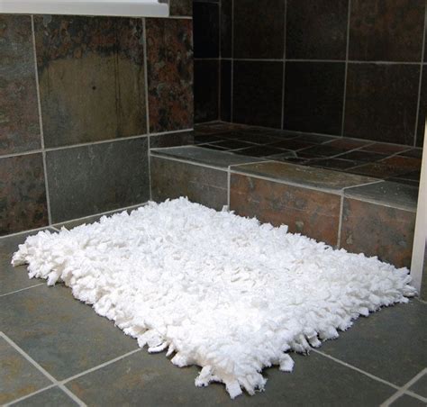 White Fluffy Bathroom Rug Set - Image of Bathroom and Closet