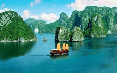 Ha Long Bay Wallpapers - Top Free Ha Long Bay Backgrounds - WallpaperAccess