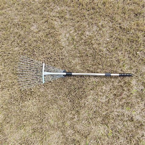 Adjustable Garden Leaf Rake Telescopic Metal Rake Expandable Folding Leaves Rake For Lawn Yard ...