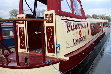 Cherilton Narrowboats are Narrowboat Builders based in Shardlow Marina, Derby - Painting