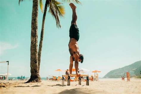 Top 8 Handstand Benefits – Why You Should Do Them Daily