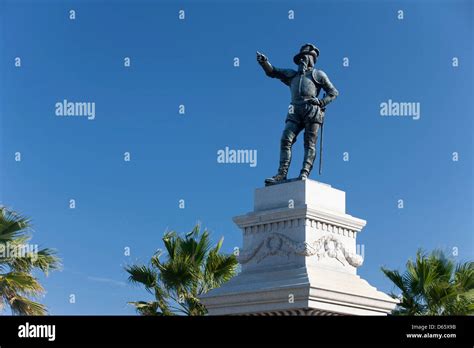 JUAN PONCE DE LEON STATUE CATHEDRAL PLAZA SAINT AUGUSTINE FLORIDA USA Stock Photo - Alamy